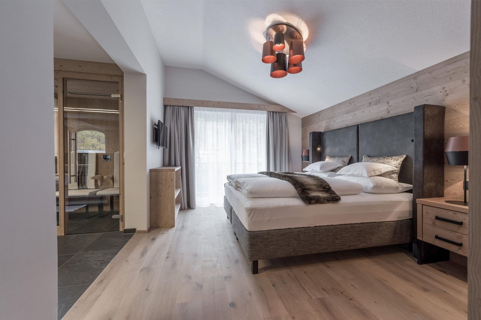 Castello Chalets&residences Hotel 4*